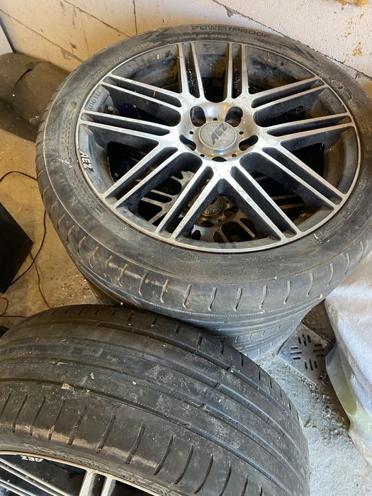 Vand jante pentru ford in stare excelenta R17