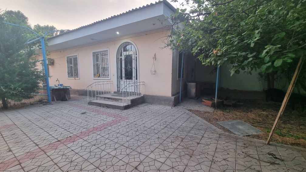 Dacha sotiladi yashashga xamma sharoit bor