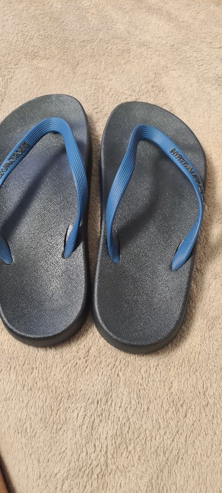 Papuci de plaje Emporio Armani nr  43-44 noi .