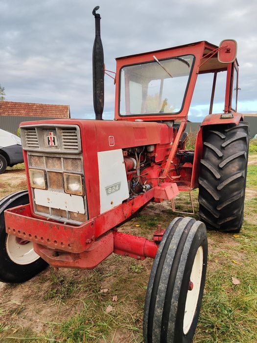 Tractor 824 International 75 cp.