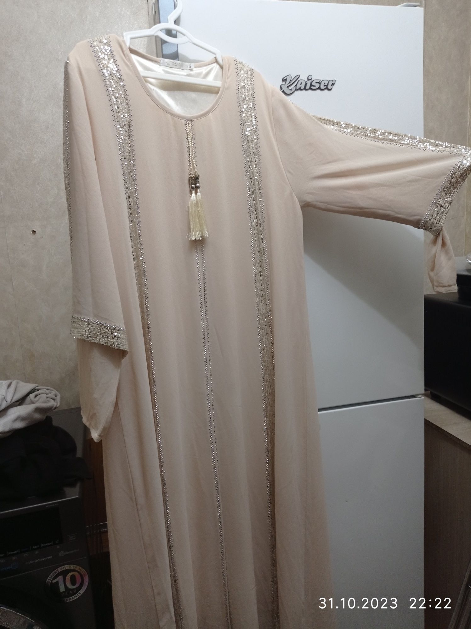 Abaya soriladi. 50 razmer