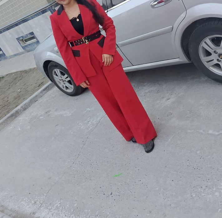 Kostyum shim sotiladi