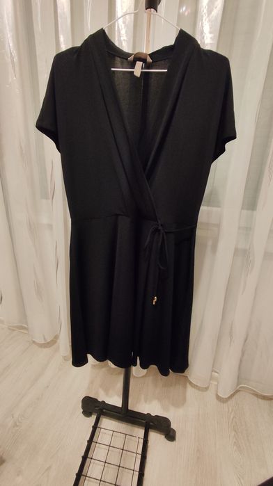 Черна рокля от H&M