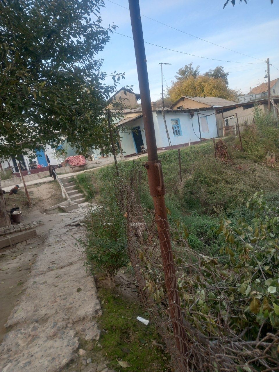 Hovli uy sotiladi