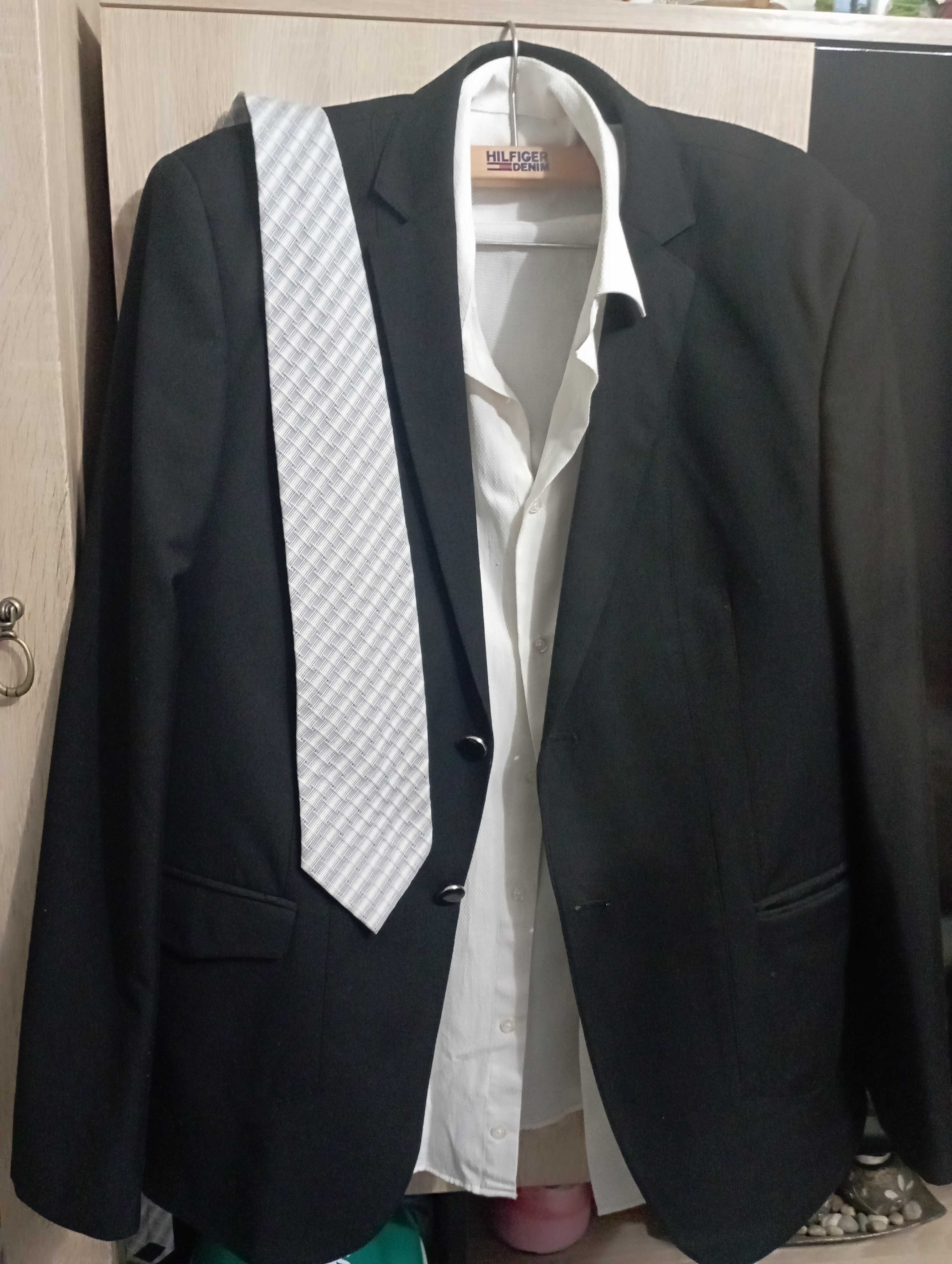 Costum bărbat cu cămașă și cravată
