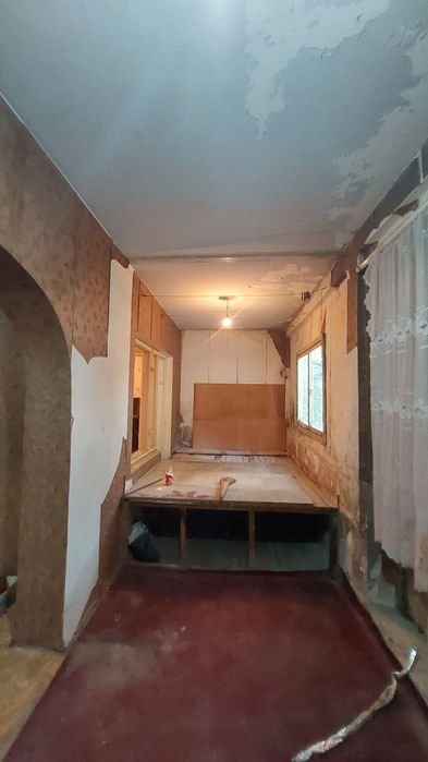 4/1/5 (1 этаж). Сергели 4. Квартира 90 м², без ремонта, торец.