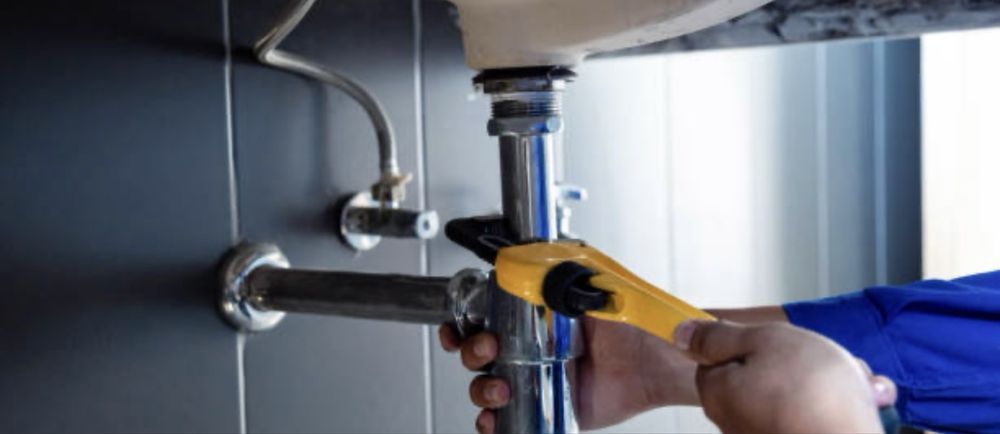 Reparatii urgente ,acoperise ,usi,instalatii  sanitare ,tamplarie pvc.