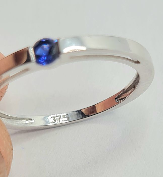 Inel din aur galben de 9k cu safir