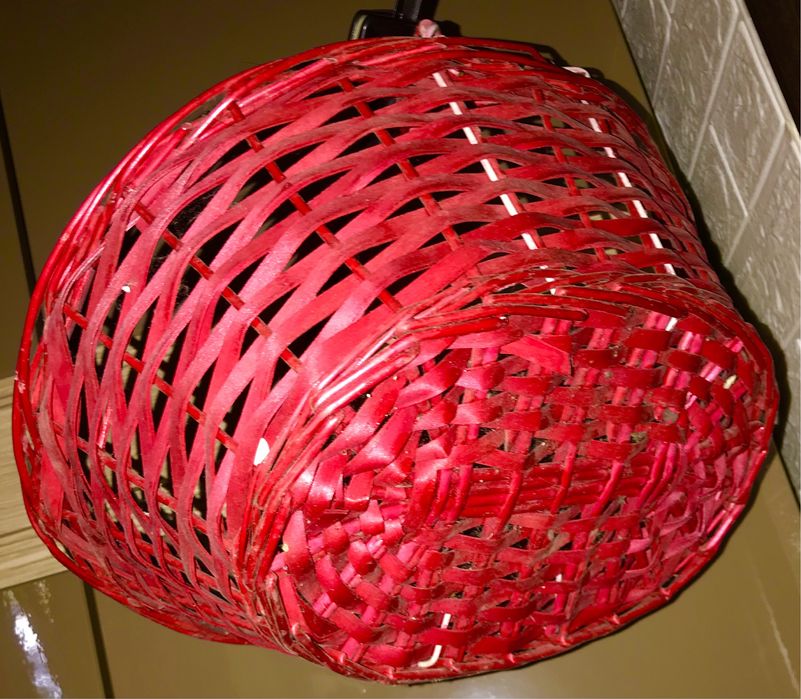 Coș rosu pentru picnic sau pentru ce dorește fiecare