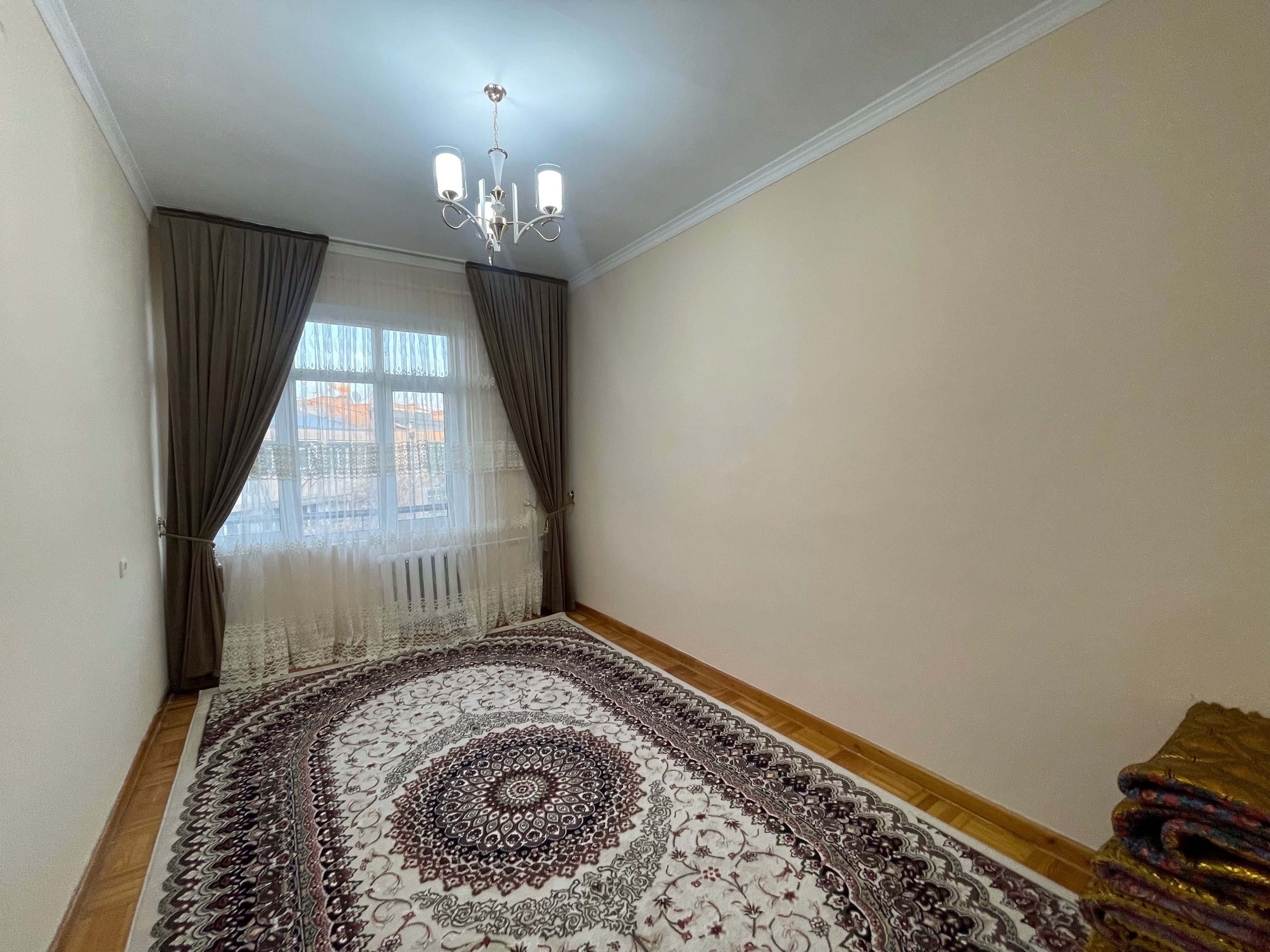 Срочно! Продается 4 комн. квартира на Бульваре (Обкомовский дом)