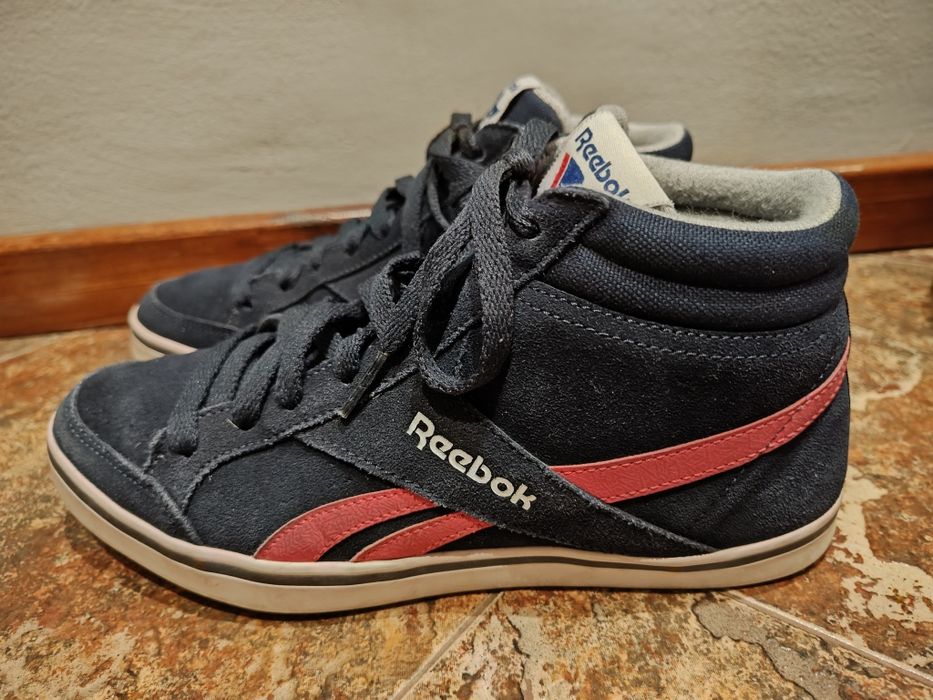 Продавам дамски маратонки Reebok