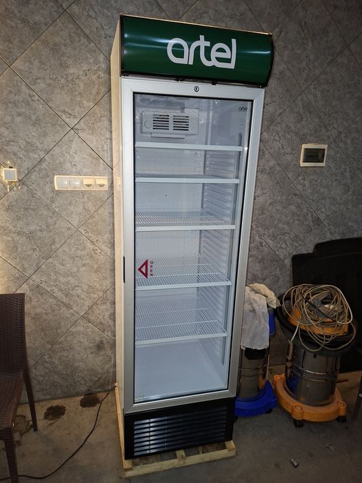 Срочно продам ветринний холодильник артель  новый гарантия 3 года есть