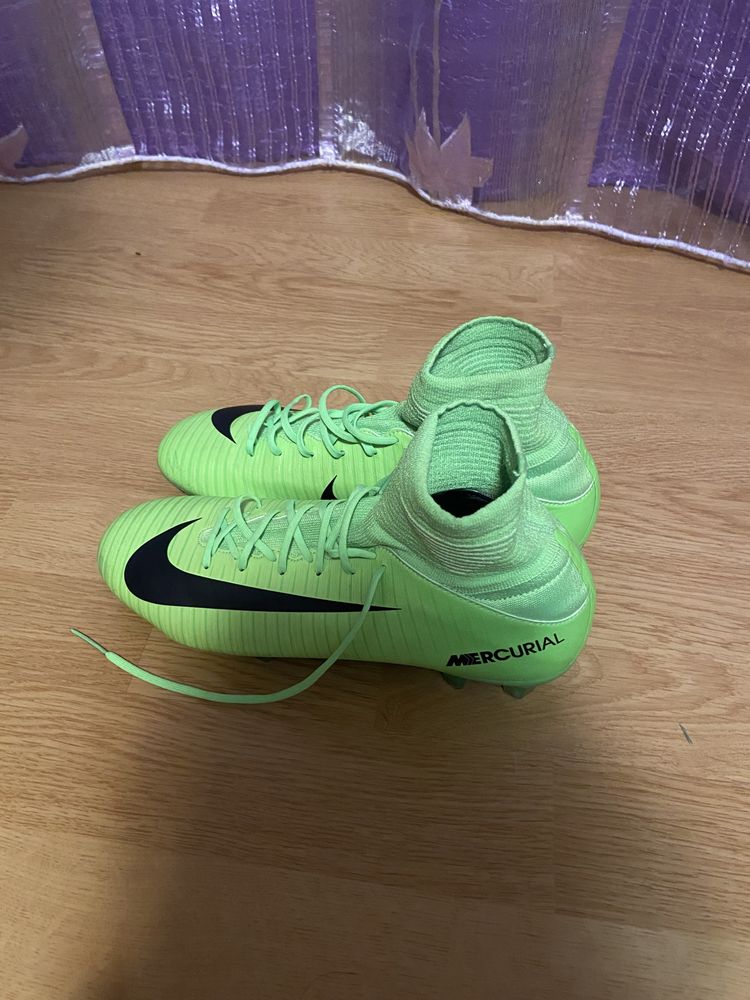 Vând ghete de fotbal Nike mercurial superfly