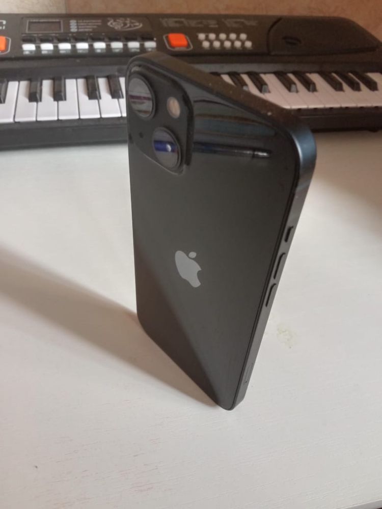 iPhone 13 (описания)