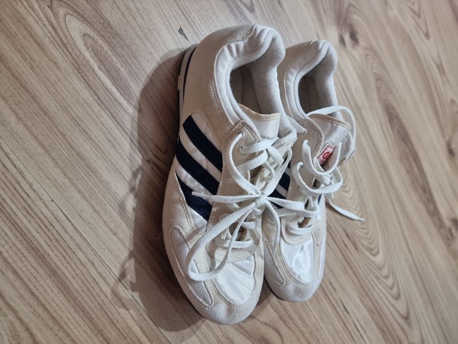 Продавам шпайкове за бягане Адидас