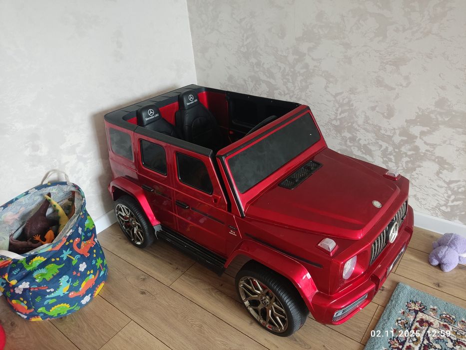 Продам машинку детскую