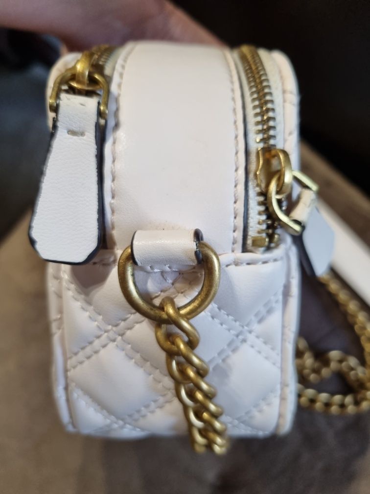 Чанта  Guess бяла