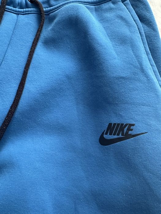 Pantaloni Nike Tech Fleece