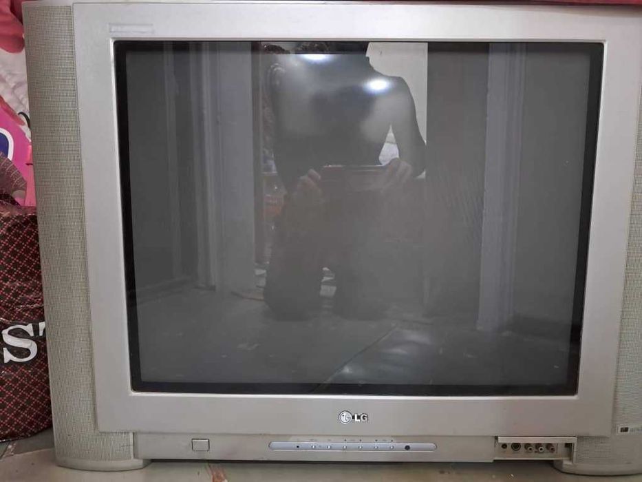 Телевизор LG в хорошем состоянии