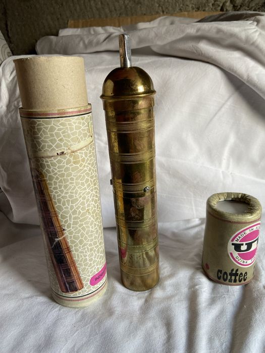 Стара кафемелачка, ретро с кутия