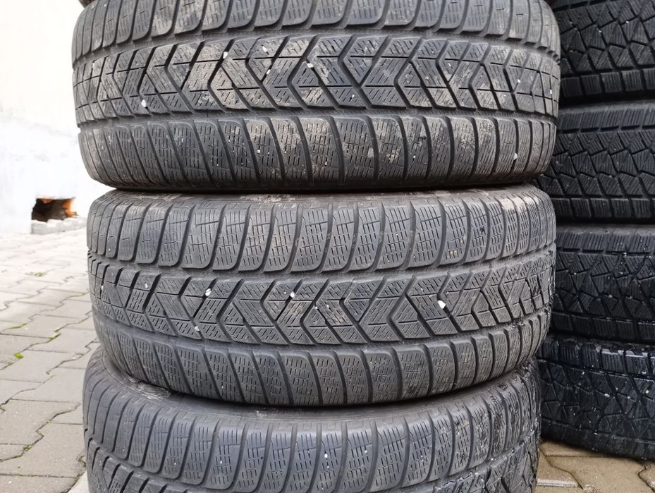 Vind 4 anvelope iarna Pirelli scorpion 235/55/19 6 MM profil