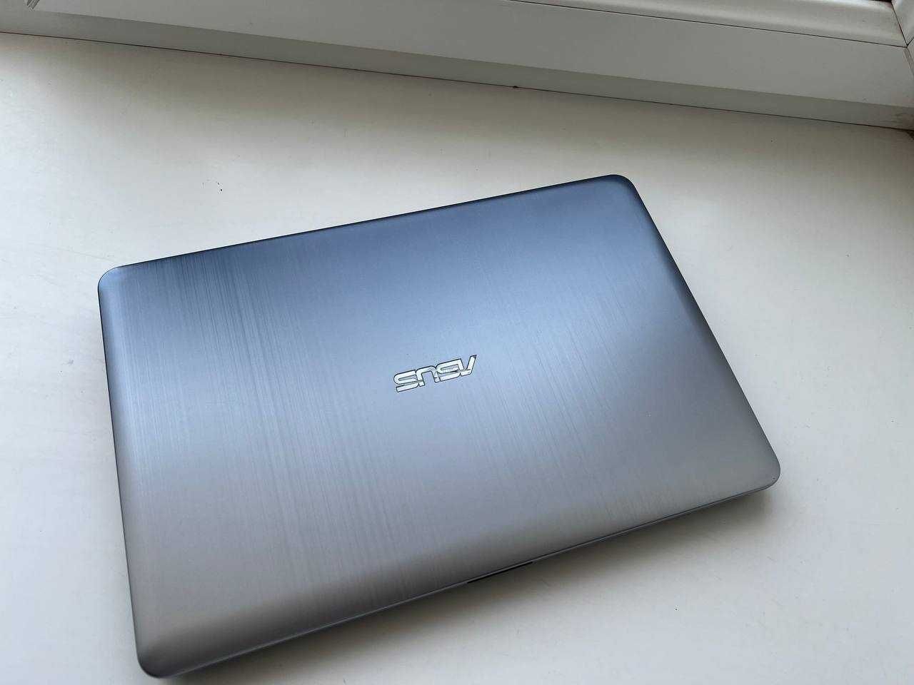 домашний ноутбук в идеальном состоянии Asus для офиса и дома