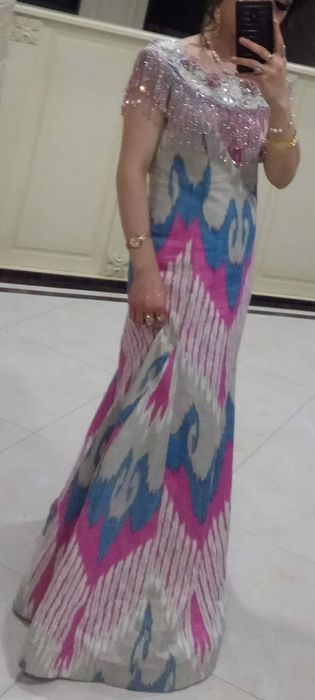 Вечерний платье в хорошем состоянии ручная работа