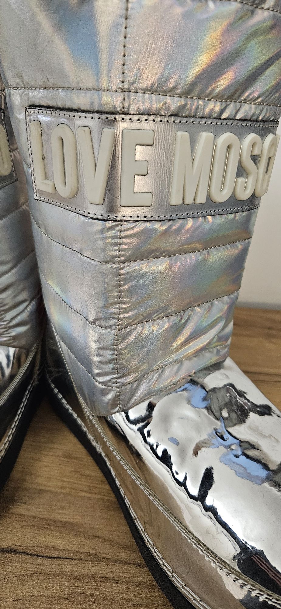 Ботуши Moschino.