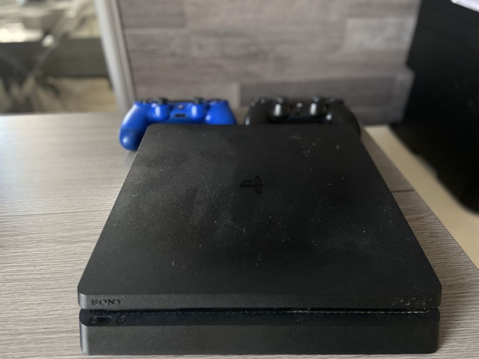 Продам ПС4 в очень прекрасном состояний с 15+ игр