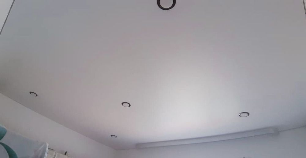 Натяжные потолки!
Полотно отличного качества.
Не имеет запаха.
Опытны