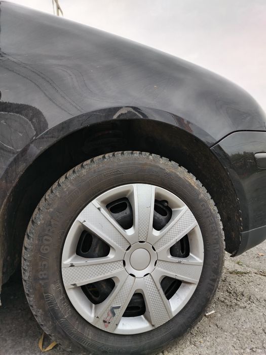 Vând Volkswagen polo