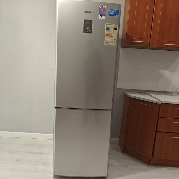 Холодильник Samsung