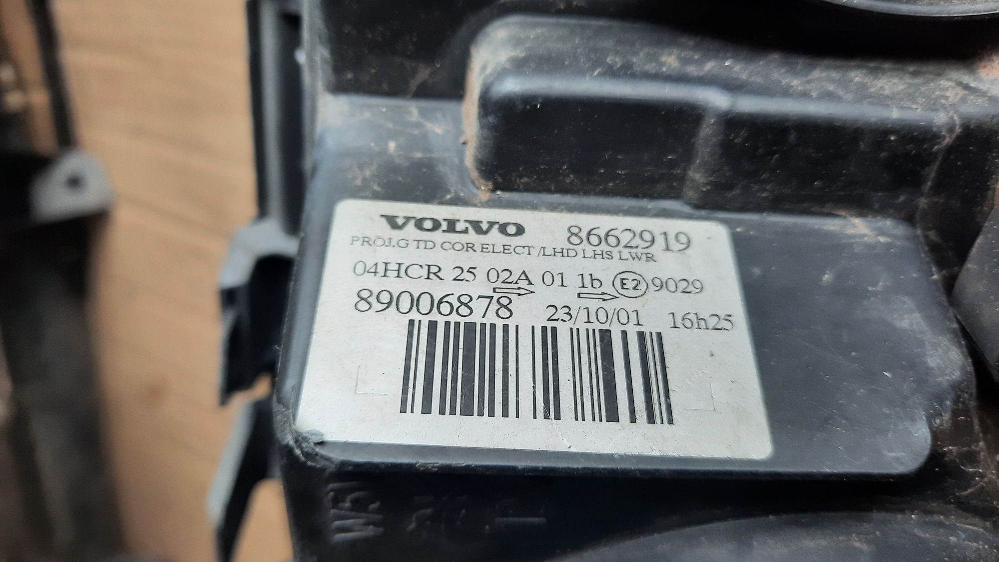 Volvo S60 - фар Valeo
