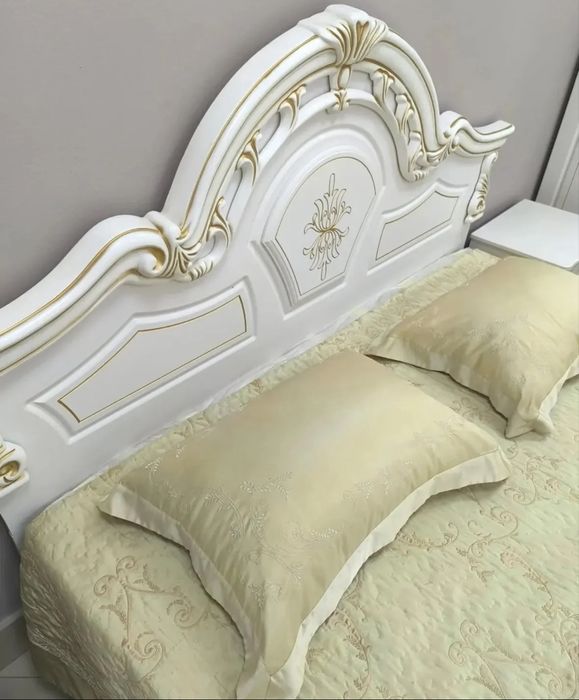 Продам двуспальную кровать, 180/220, срочно