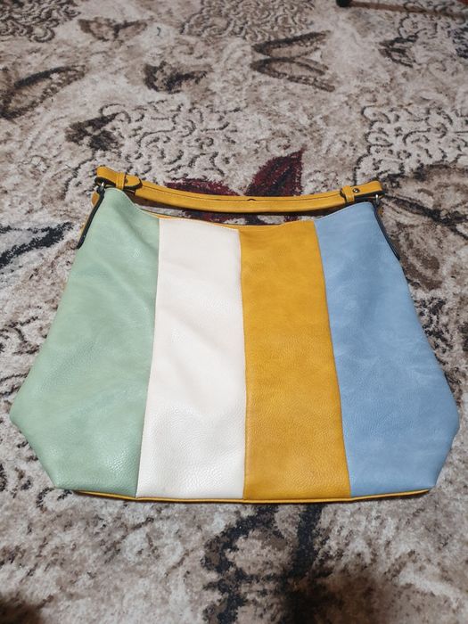 Geanta practica și eleganta