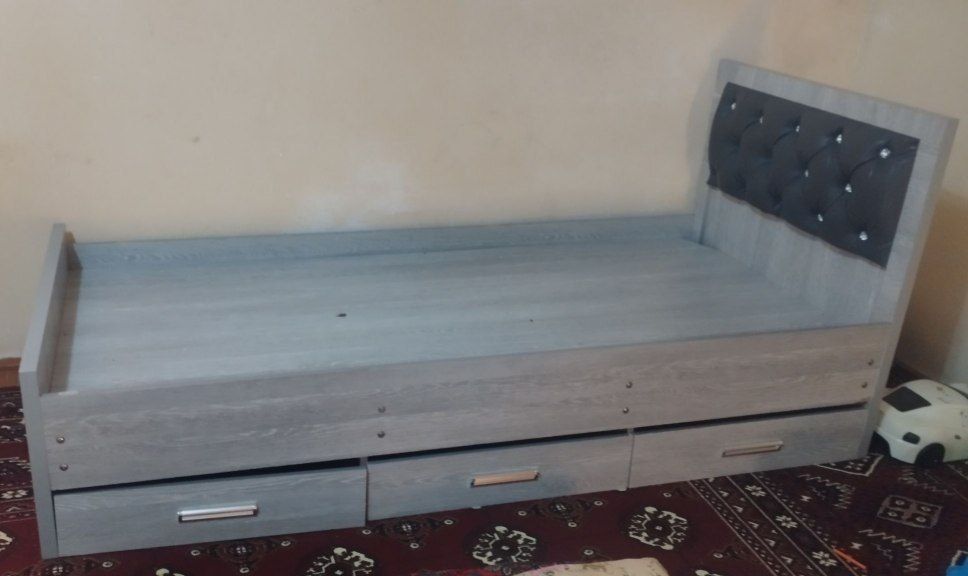 Спальный Диван сотилади, жами 3 дона