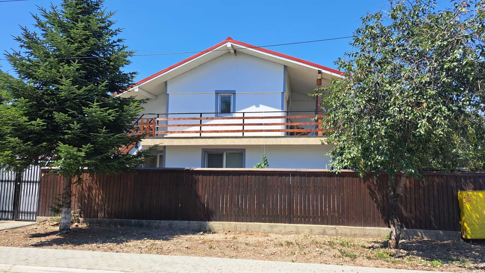 Casa de vanzare, 4 camere, parter & mansarda
