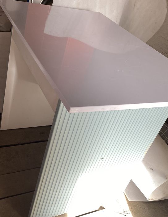 Продам НОВЫЙ стол из материала МДФ