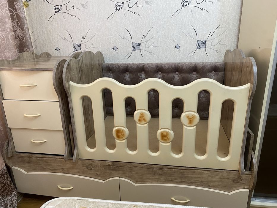 Детский кровать.