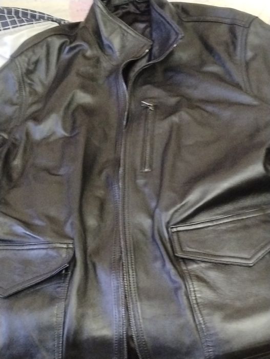 Vând geacă de piele