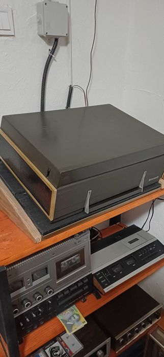 Grunding TK-341 magnetofon pe lampi