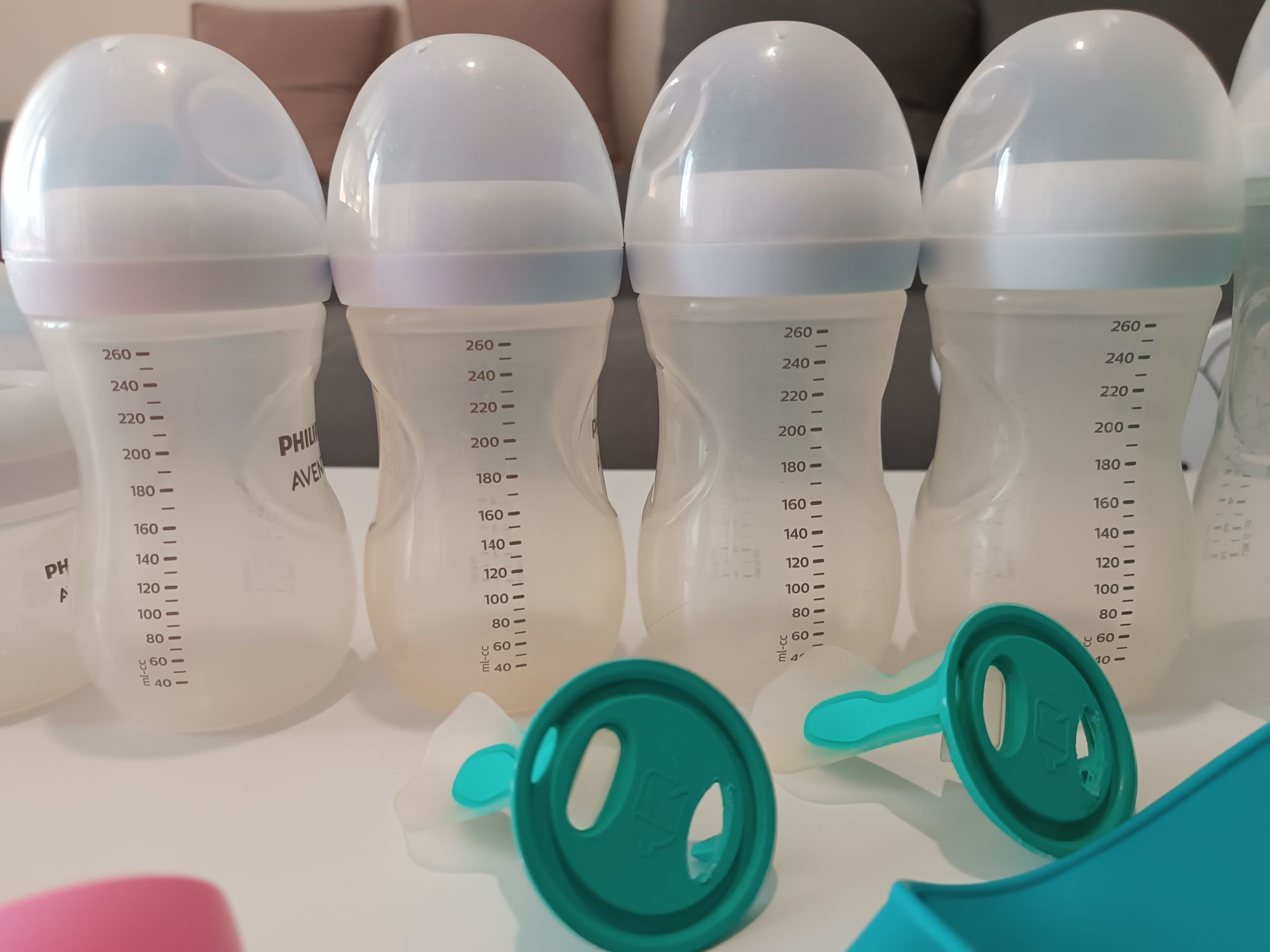 Шишета Philips Aven,чаша със сламка Tommee Tippee+Лигавник от Маймунче