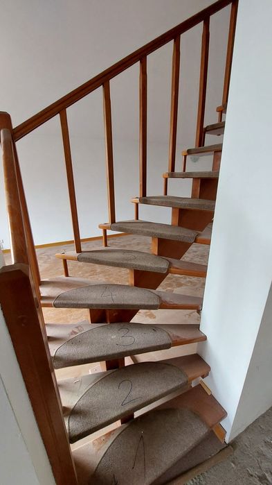 Scară de interior lemn masiv