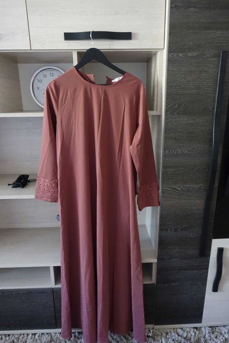 Vand rochii elegante/medii/lungi/midi