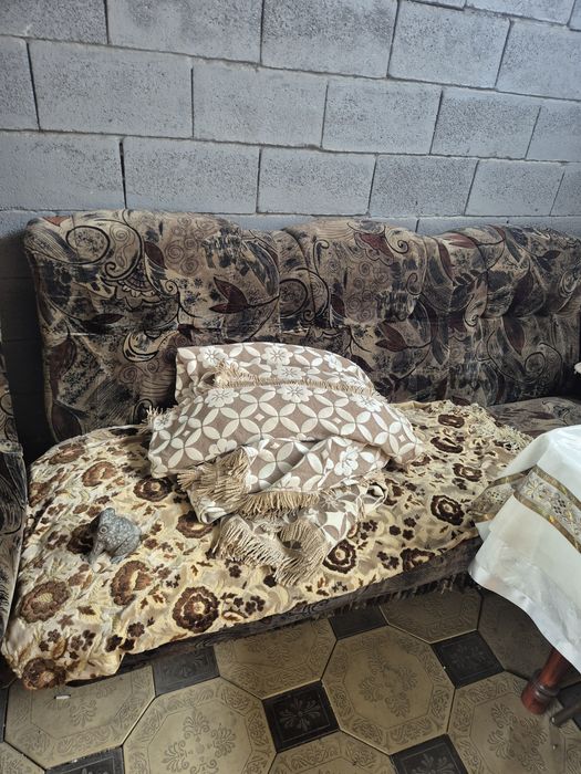 Продам диван с креслами