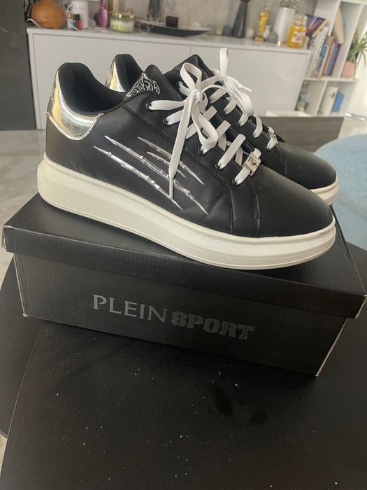 Продавам кецове Plein Sport!
