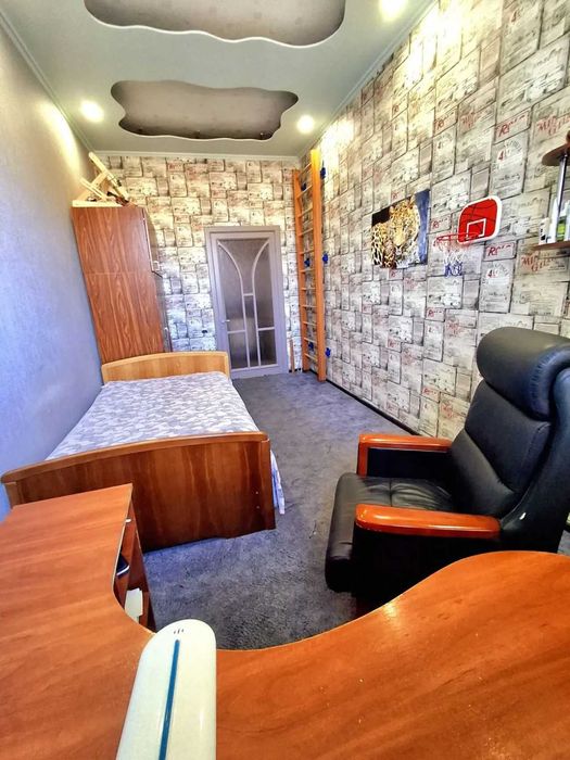 Дава се под наем Тристаен апартамент в София, Център - 100 кв.м за 612 € - Снимка #2