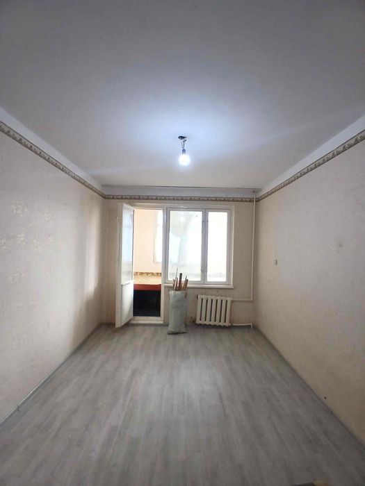 Uy sotiladi 3 xona 3 etaj 5 etajli ,sakson magazin yonidagi dom