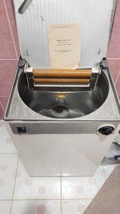 Kir yuvish mashinasi sotiladi