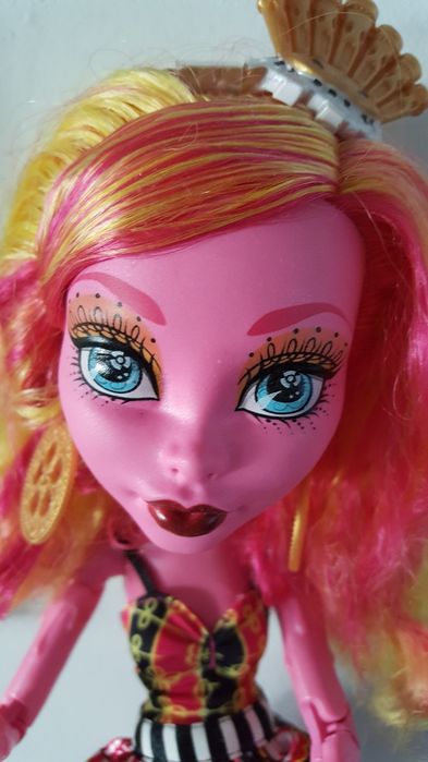 Papusa monster high noua marime mare